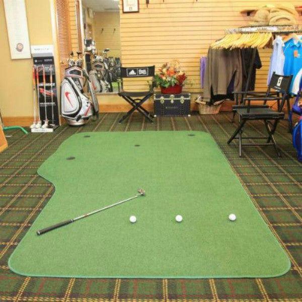 Big Moss Country Club V2 : in use for putting, with a club