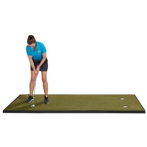 Fiberbuilt Putting Green : in use for putting
